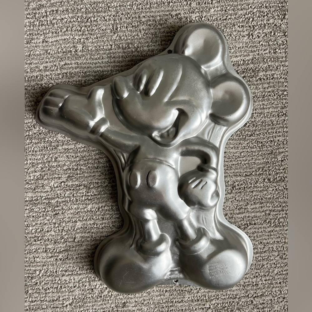 Disney Mickey Mouse Wilton Cake Pan - Picture 3 of 5
